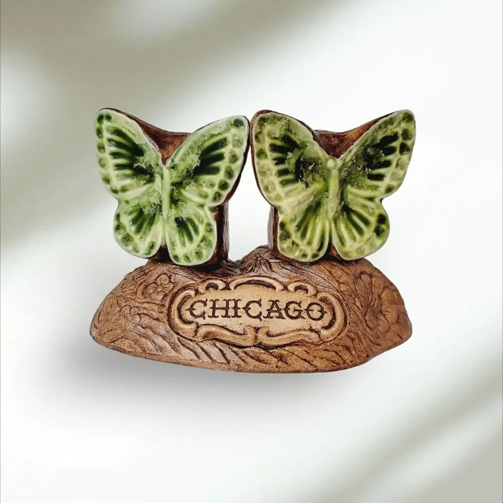 Treasure Craft Salt & Pepper Shakers Chicago Souvenir‎ Butterflies Base Vintage